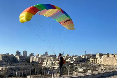 APCO Adama – paraglider by APCO Aviation in flight (image 6)
