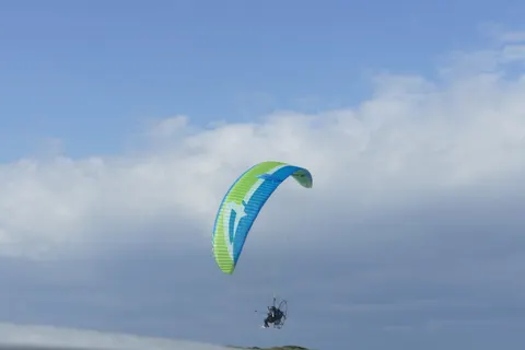 APCO F1 MKII – Motorschirm von APCO Aviation im Flug (Bild 2)