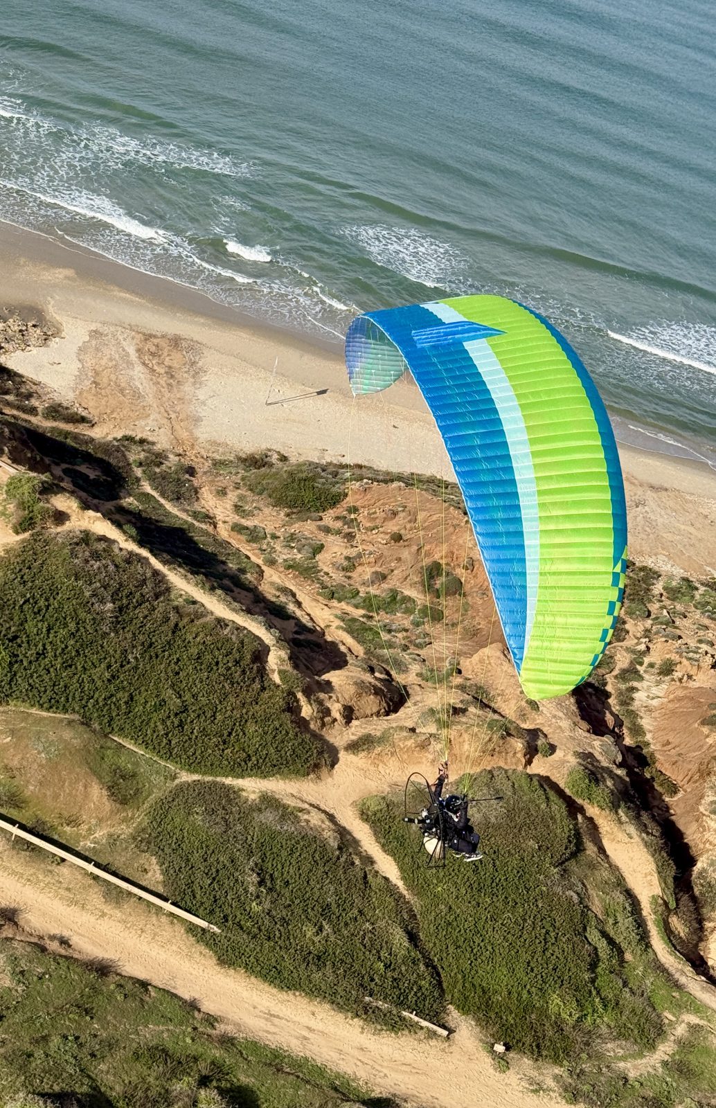 APCO F1 MKII – aile de paramoteur d'APCO Aviation en vol (image 4)