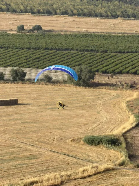 APCO F3 Bi MKII – paramotor wing by APCO Aviation in flight (image 6)