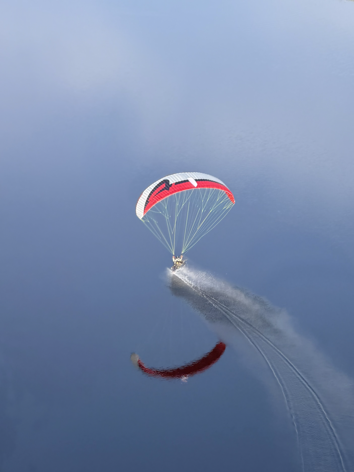 APCO F3 MKII – aile de paramoteur d'APCO Aviation en vol (image 3)