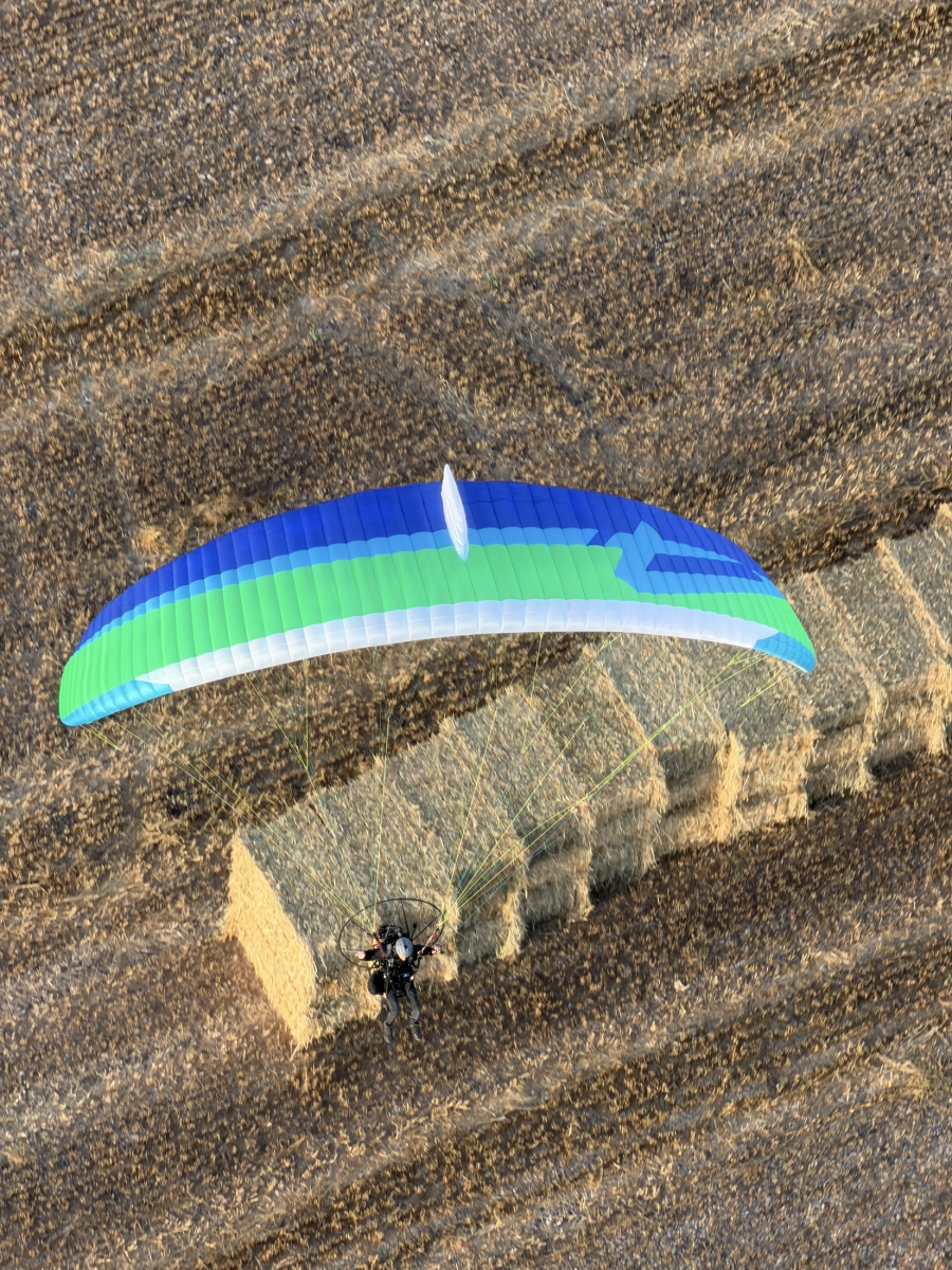 APCO F3 MKII – aile de paramoteur d'APCO Aviation en vol (image 6)