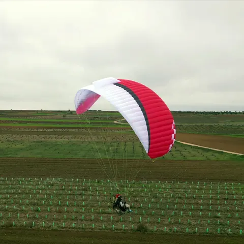 APCO F5 – paramotor wing by APCO Aviation in flight (image 18)