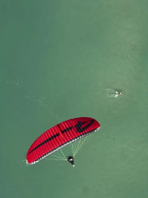 APCO F7 – paramotor wing by APCO Aviation in flight (image 2)