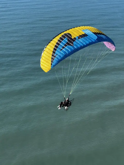 APCO F7 – paramotor wing by APCO Aviation in flight (image 13)