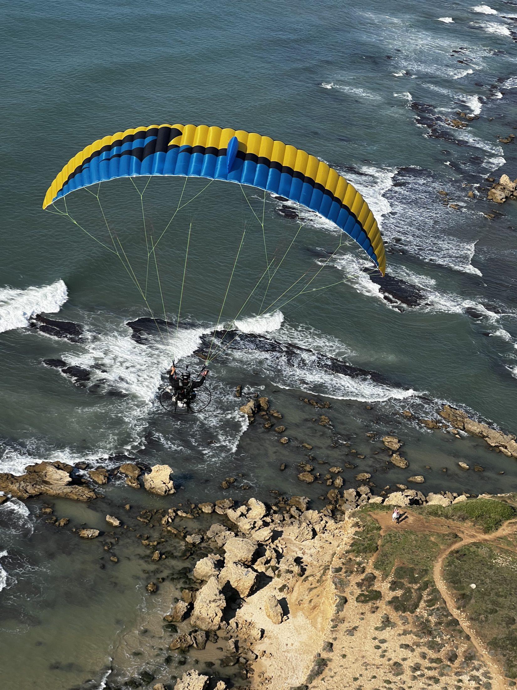 APCO F7 – paramotor wing by APCO Aviation in flight (image 3)