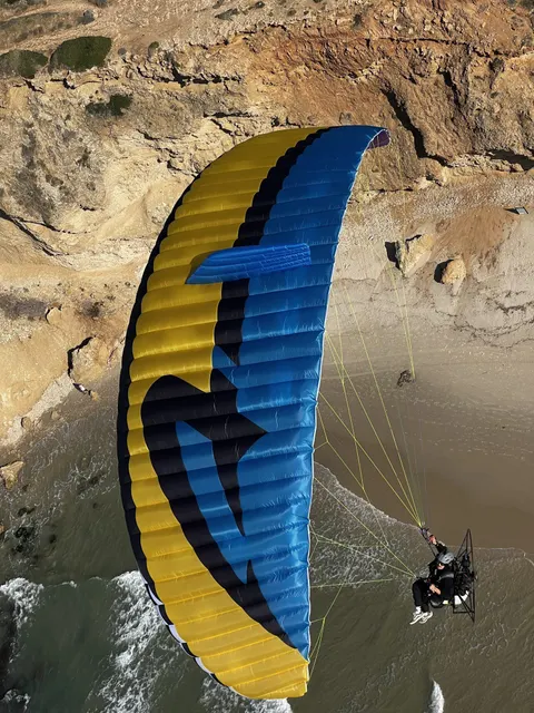 APCO F7 – paramotor wing by APCO Aviation in flight (image 15)