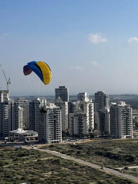 APCO F7 – paramotor wing by APCO Aviation in flight (image 14)
