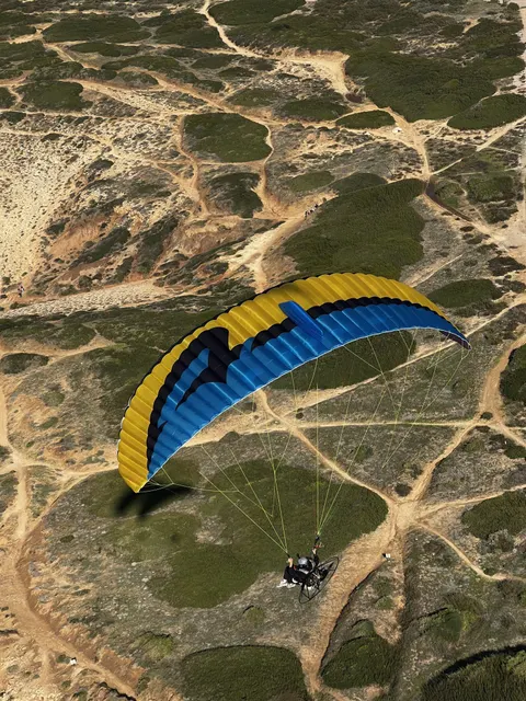 APCO F7 – paramotor wing by APCO Aviation in flight (image 11)
