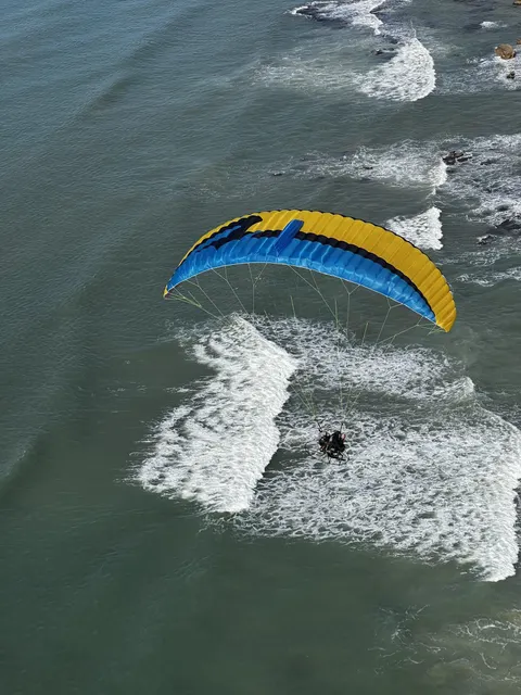APCO F7 – paramotor wing by APCO Aviation in flight (image 7)