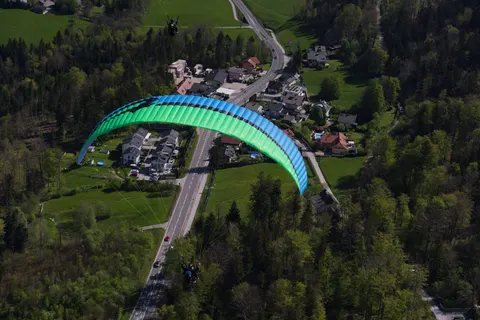 APCO Game MKIII – EN-B paraglider by APCO Aviation in flight (image 9)