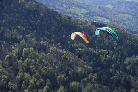 APCO Game MKIII – EN-B paraglider by APCO Aviation in flight (image 13)