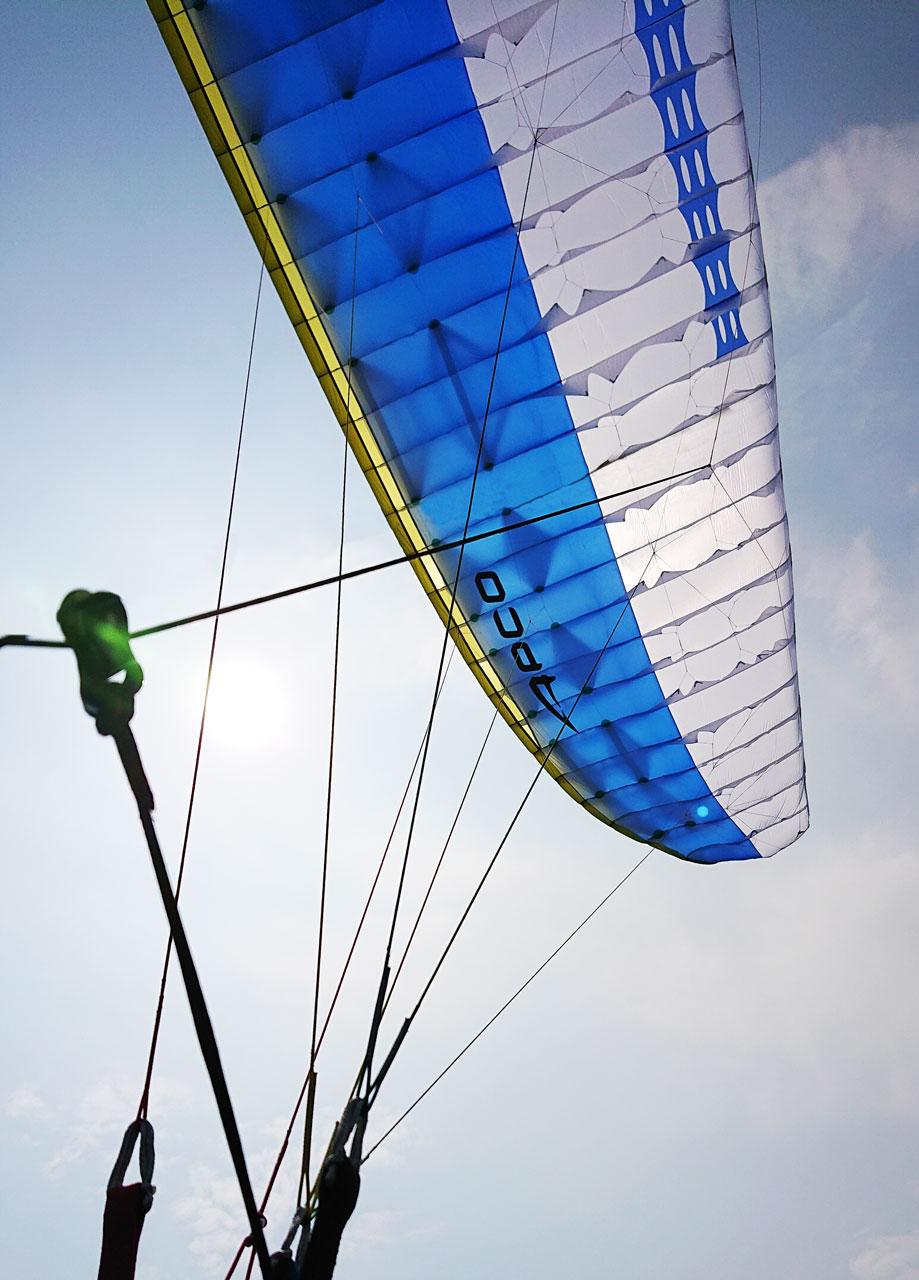 APCO Hybrid Paramotor – EN-B aile de paramoteur d'APCO Aviation en vol (image 34)
