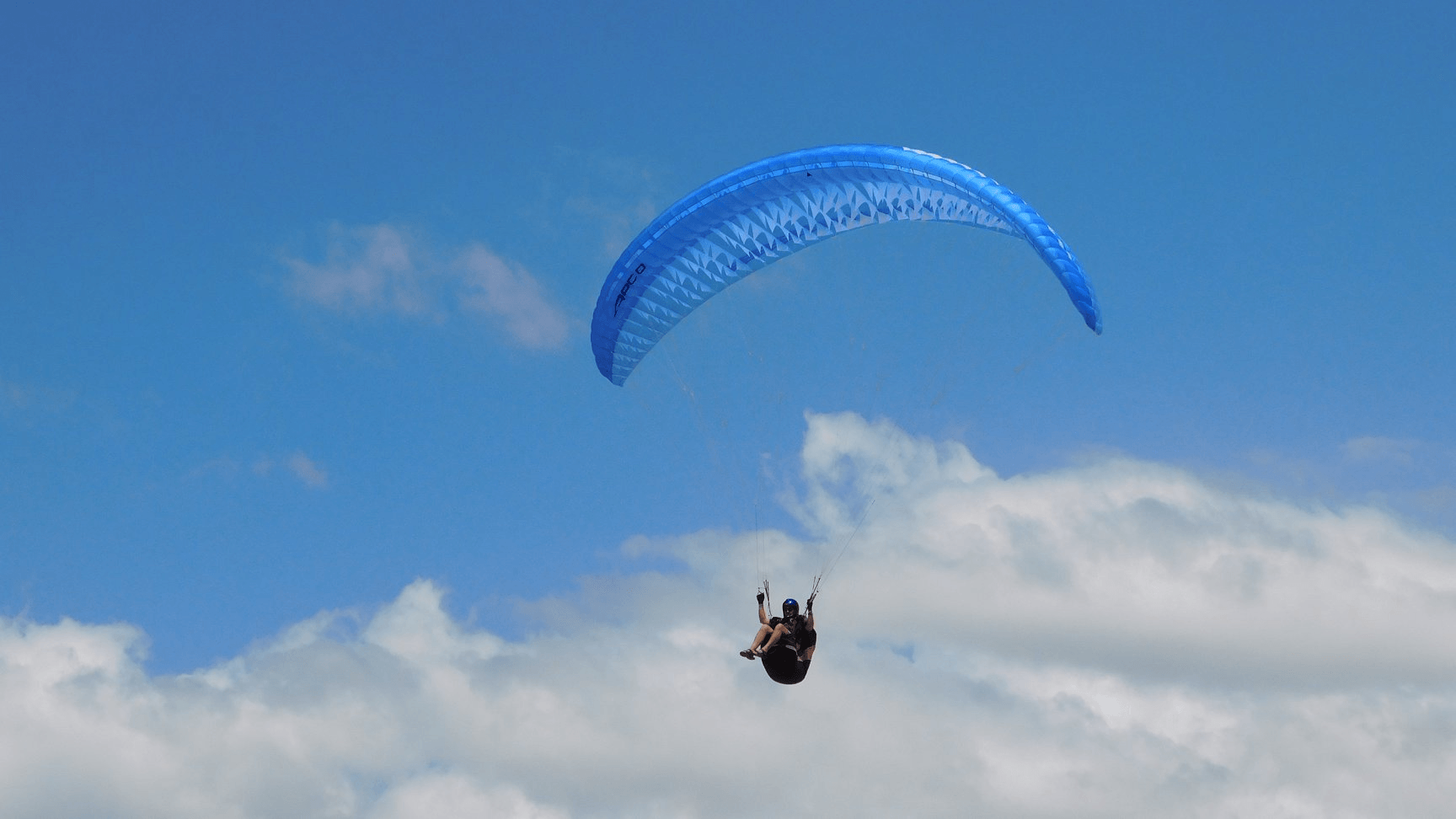 APCO Hybrid Paramotor – EN-B aile de paramoteur d'APCO Aviation en vol (image 36)