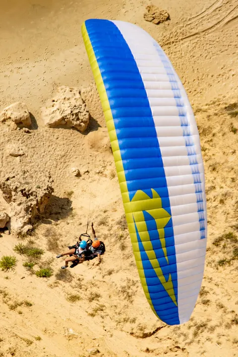 APCO Hybrid Tandem – EN-B paraglider by APCO Aviation in flight (image 5)