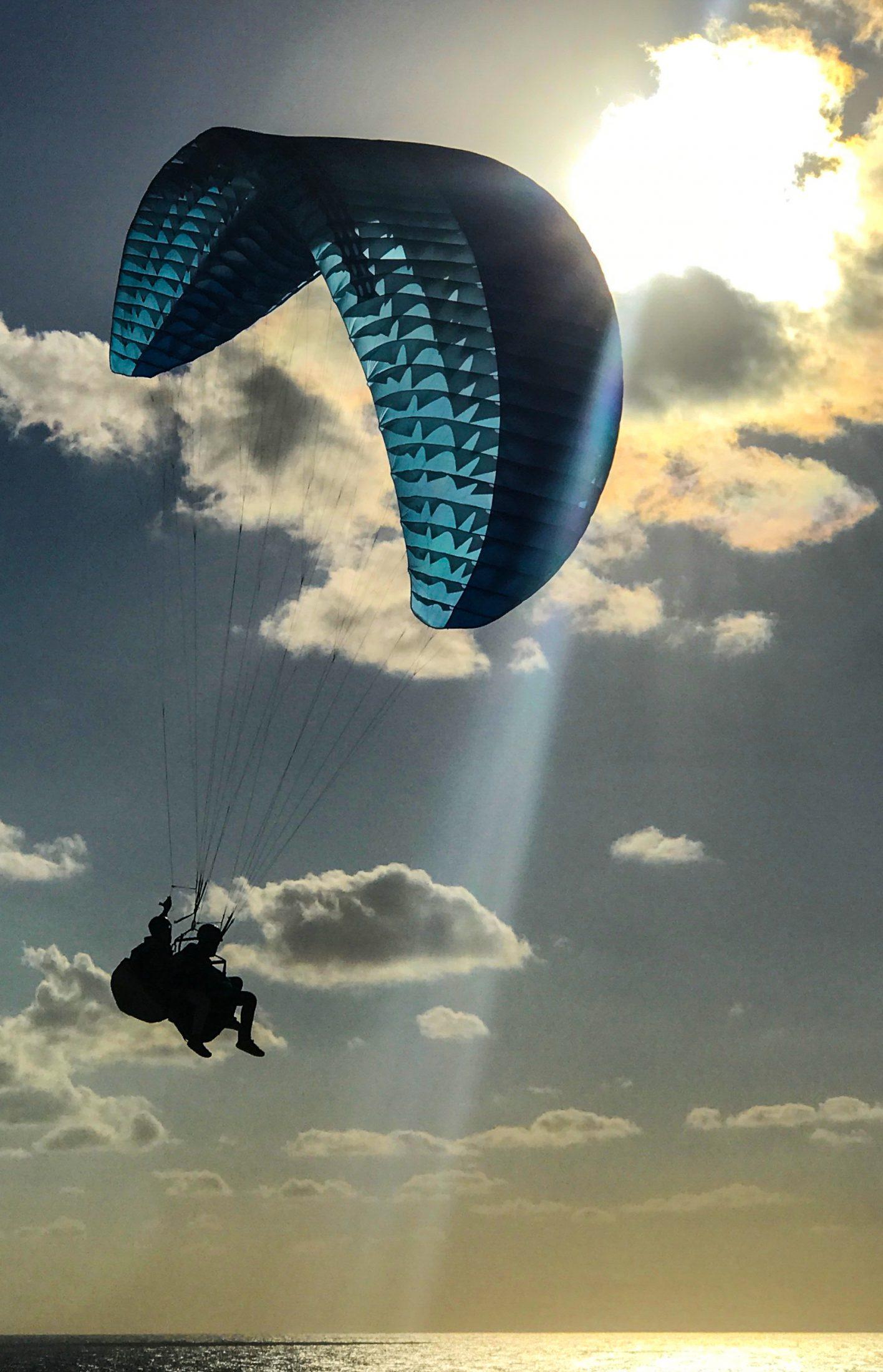 APCO Hybrid Tandem – EN-B paraglider by APCO Aviation in flight (image 2)