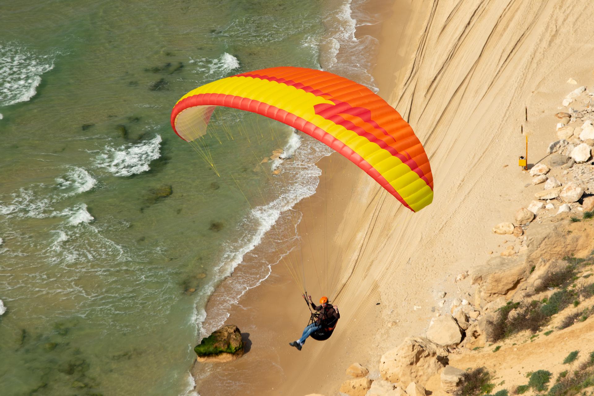 APCO Karisma II Paramotor – EN-A aile de paramoteur d'APCO Aviation en vol (image 4)