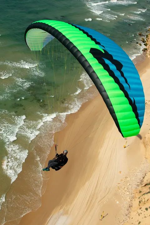 APCO Karisma II Paramotor – EN-A Motorschirm von APCO Aviation im Flug (Bild 5)