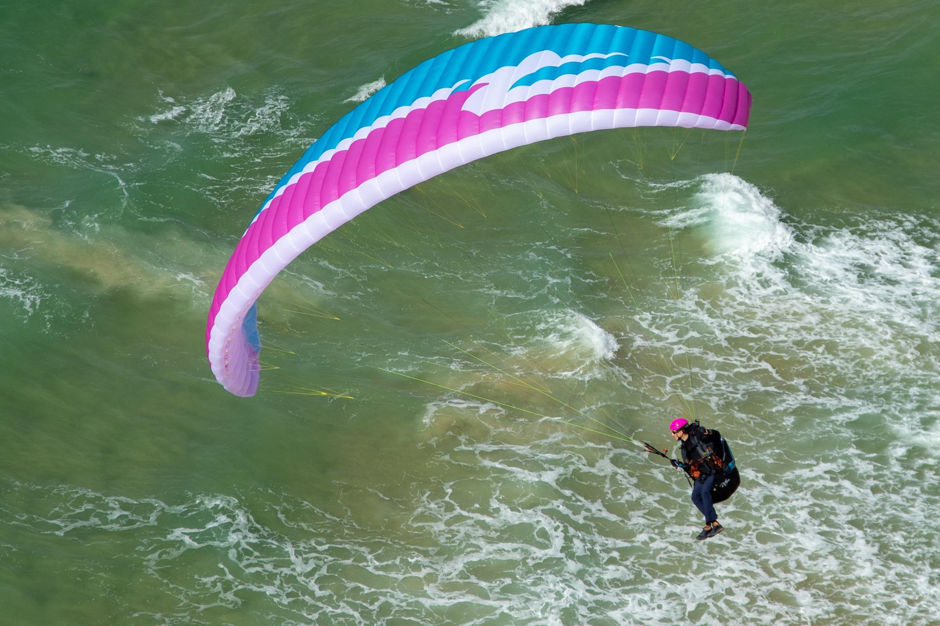 APCO Karisma II Paramotor – EN-A aile de paramoteur d'APCO Aviation en vol (image 3)