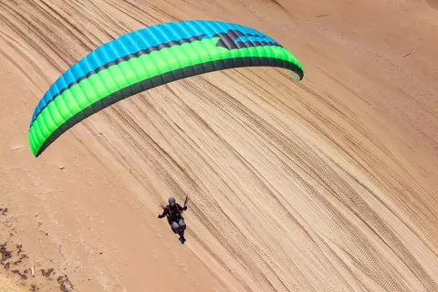 APCO Karisma II Paramotor – EN-A Motorschirm von APCO Aviation im Flug (Bild 2)
