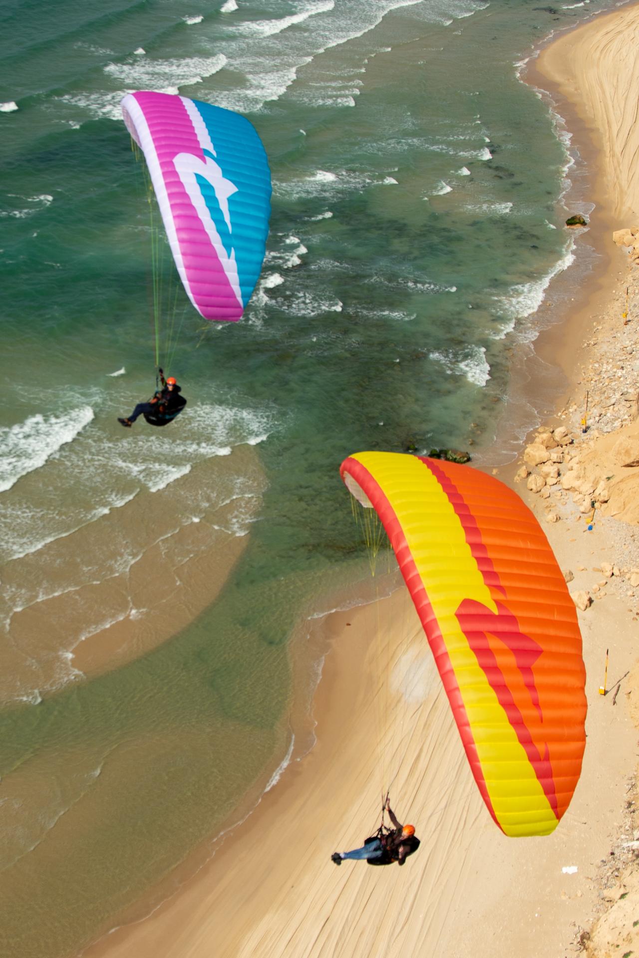 APCO Karisma II Paramotor – EN-A aile de paramoteur d'APCO Aviation en vol (image 10)