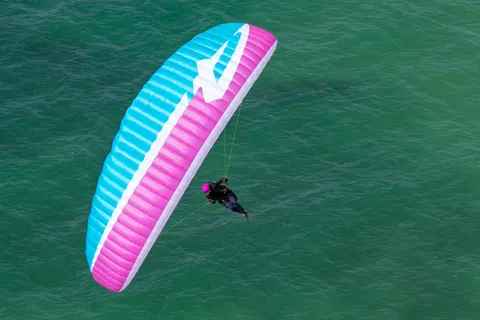 APCO Karisma II Paramotor – EN-A Motorschirm von APCO Aviation im Flug (Bild 6)