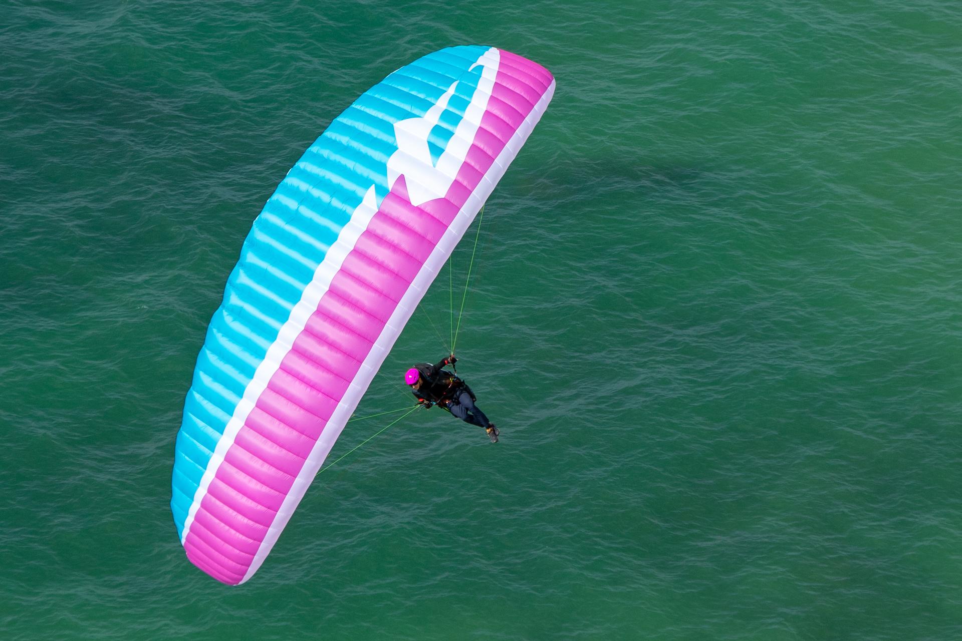 APCO Karisma II Paramotor – EN-A aile de paramoteur d'APCO Aviation en vol (image 6)
