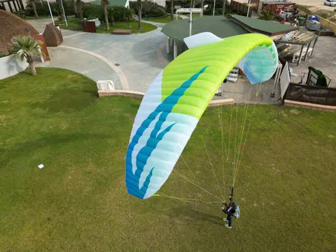 APCO NRG III – paramotor wing by APCO Aviation in flight (image 5)