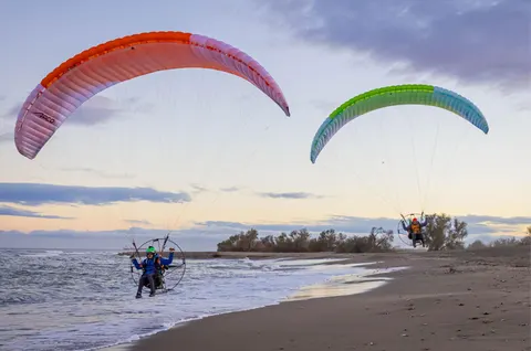 APCO NRG III – paramotor wing by APCO Aviation in flight (image 2)