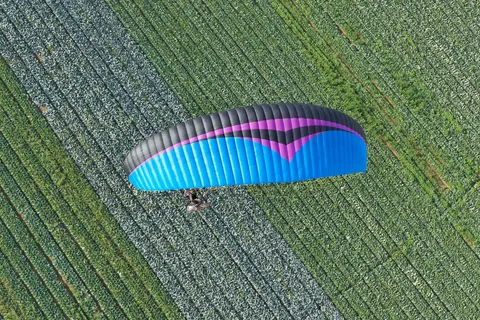 APCO Play 42 MKII – Motorschirm von APCO Aviation im Flug (Bild 2)