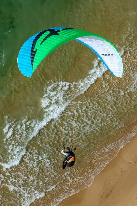 APCO Vista VI – EN-B paraglider by APCO Aviation in flight (image 5)