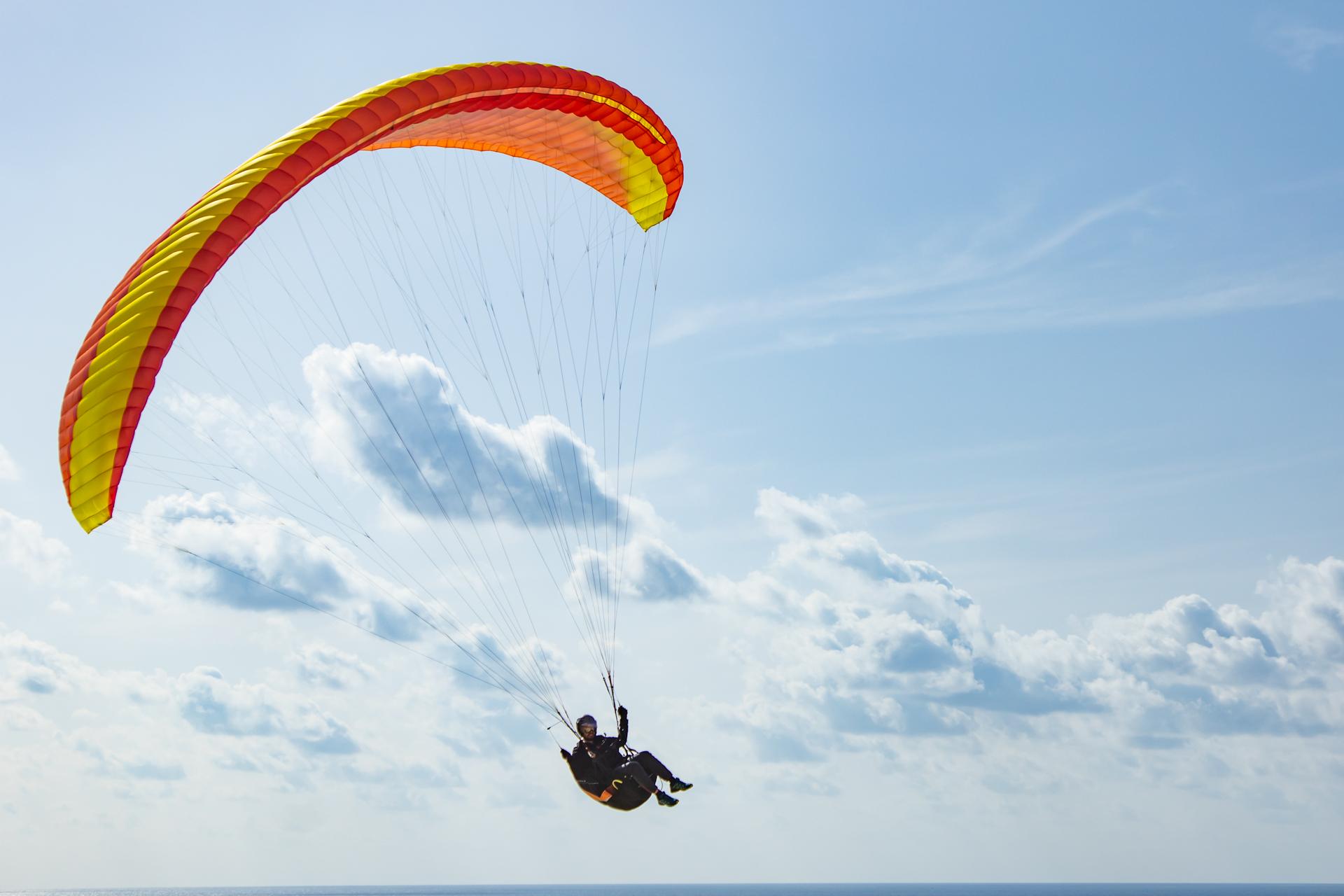 APCO Vista VI – EN-B paraglider by APCO Aviation in flight (image 3)