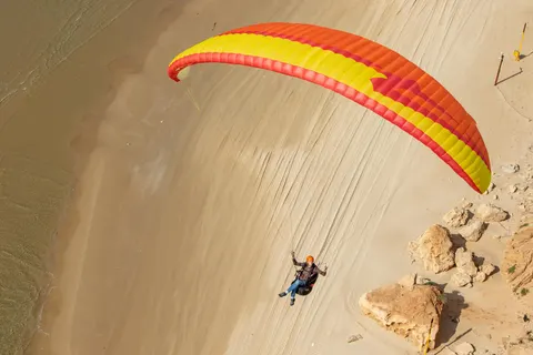 APCO Vista VI – EN-B paraglider by APCO Aviation in flight (image 7)