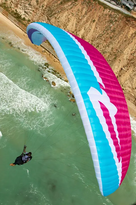 APCO Vista VI – EN-B paraglider by APCO Aviation in flight (image 2)