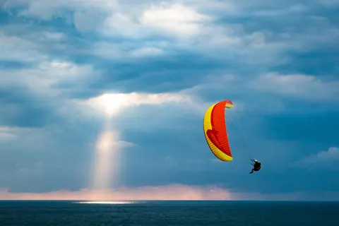 APCO Vista VI – EN-B paraglider by APCO Aviation in flight (image 8)