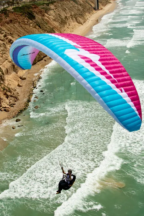 APCO Vista VI – EN-B paraglider by APCO Aviation in flight (image 9)