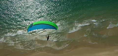 APCO Vista VI – EN-B paraglider by APCO Aviation in flight (image 13)