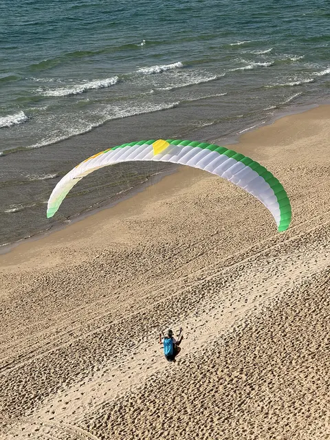 APCO Viva parapente EN-A – virage au-dessus de la plage