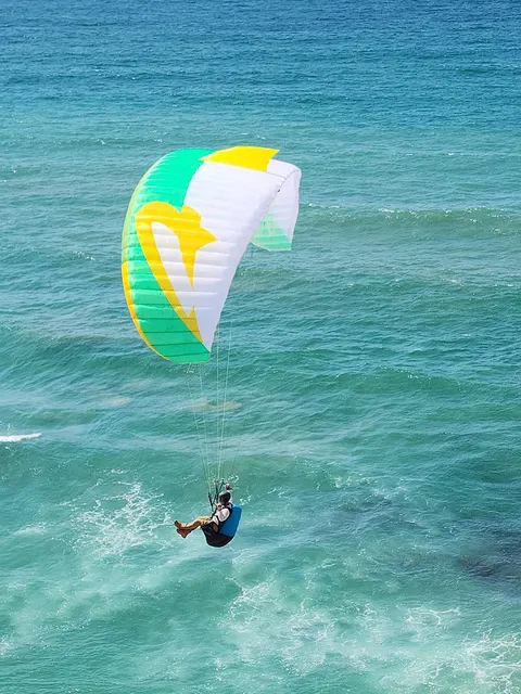 APCO Viva parapente EN-A – voile vue de dessus au-dessus d'une mer turquoise