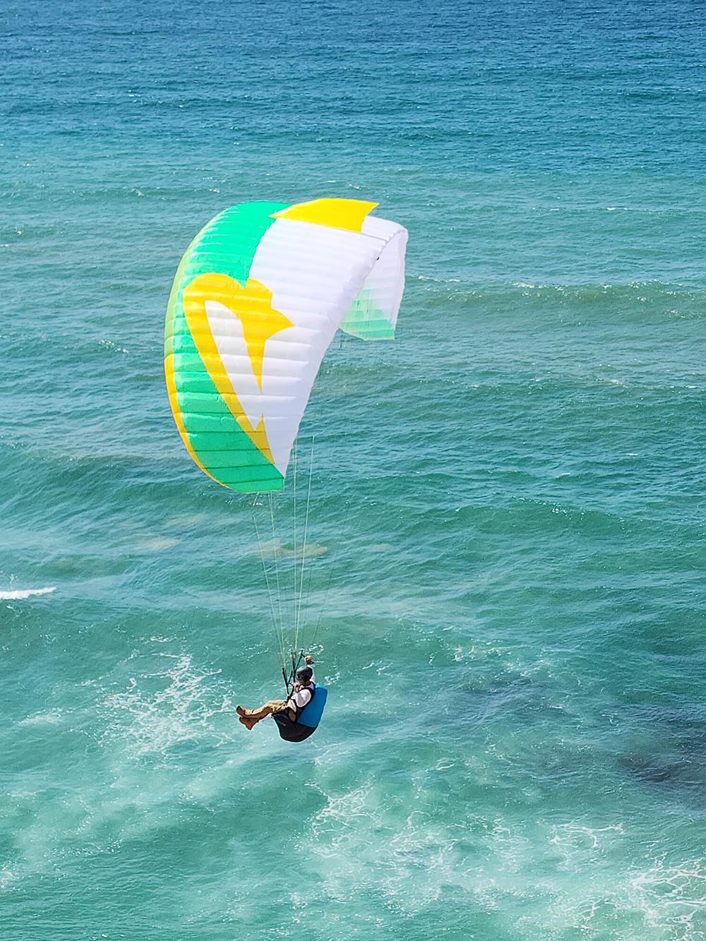 APCO Viva parapente EN-A – voile vue de dessus au-dessus d'une mer turquoise